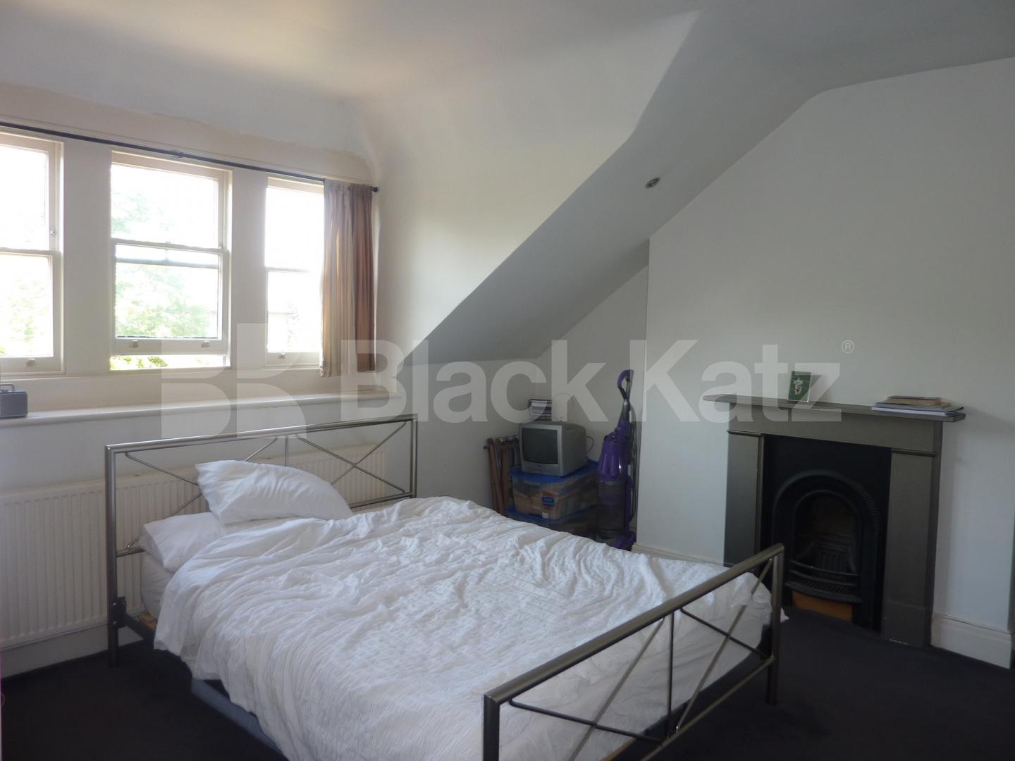 			MINS TO PRIMROSE HILL!!, 1 Bedroom, 1 bath, 1 reception Flat			 Elsworthy Road, PRIMROSE HILL